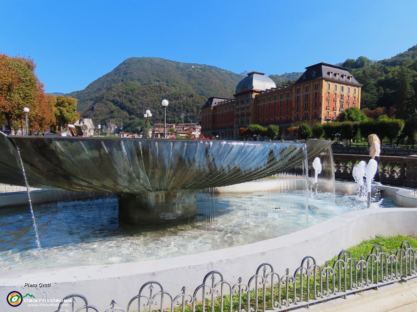 55 Giochi d'acqua  con vista sul Grand Hotel.JPG
